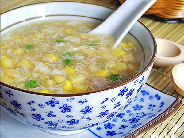 This is a chinese cuisine, it use shredded chicken meat, crunchy corn kernels, and chicken broth to make this easy Chinese Chicken and Corn Soup.